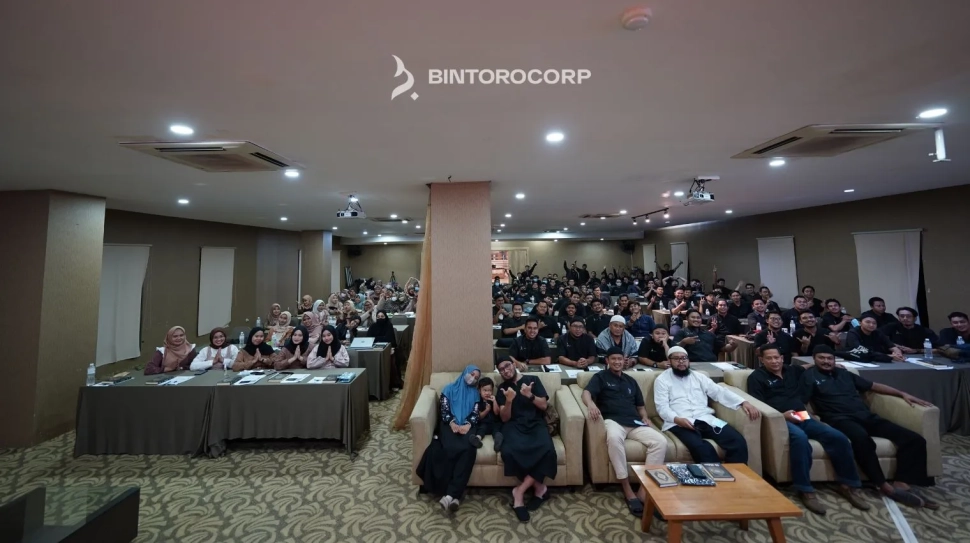 Foto bersama karyawan Bintoro Corp saat acara Pesantren Kilat